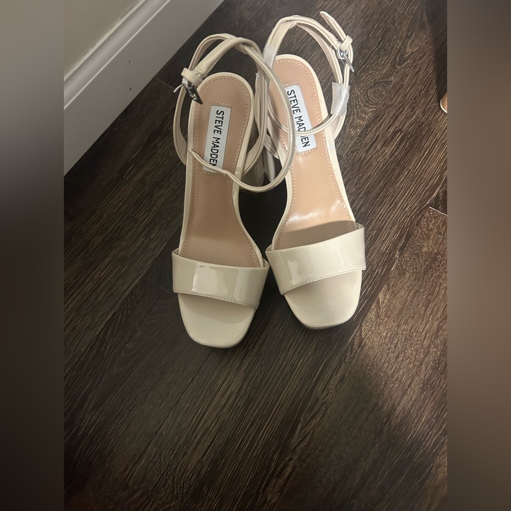 Steve Madden lessa bone patent heel